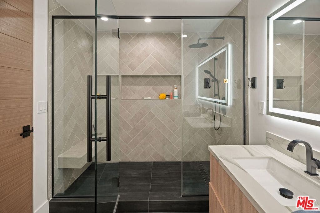 3208 Oakley Drive, Los Angeles, CA 90068