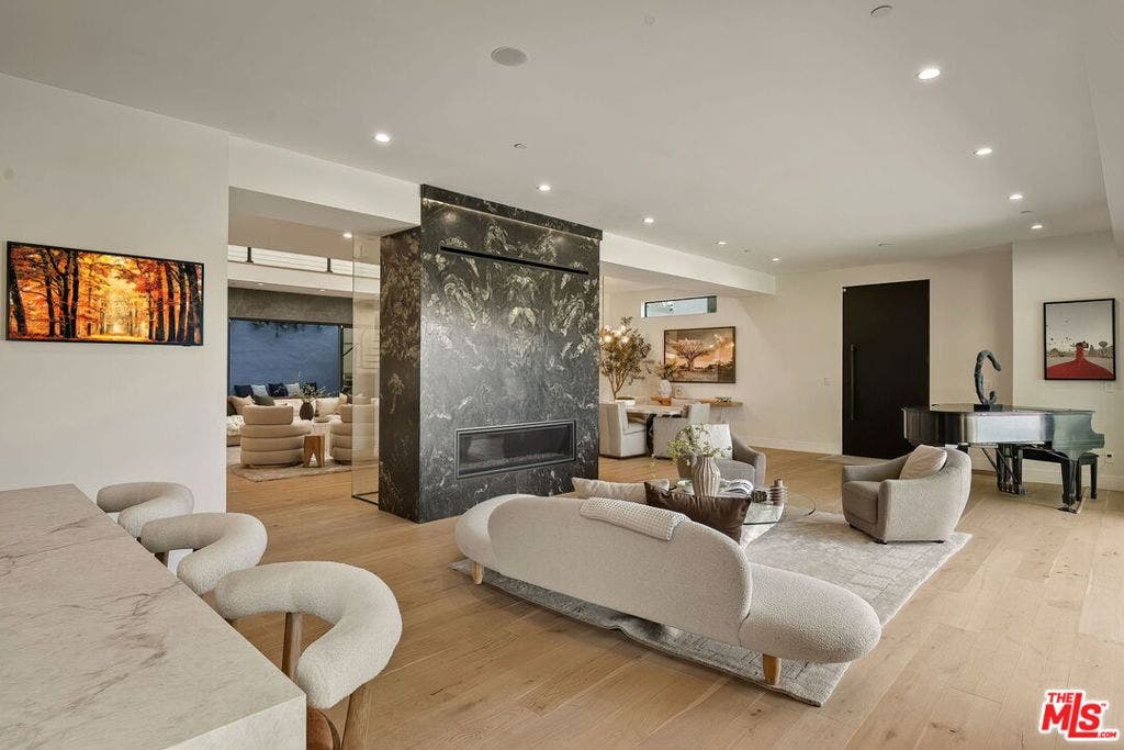3208 Oakley Drive, Los Angeles, CA 90068