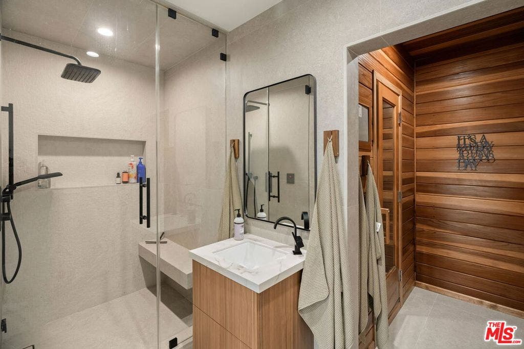 3208 Oakley Drive, Los Angeles, CA 90068