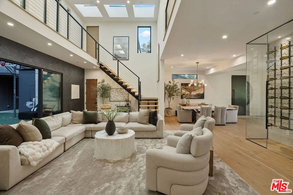 3208 Oakley Drive, Los Angeles, CA 90068