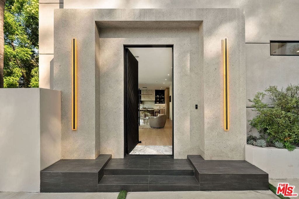 3208 Oakley Drive, Los Angeles, CA 90068