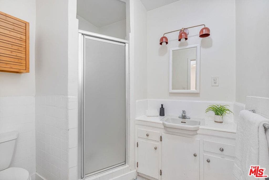 3917 Beethoven Street, Los Angeles, CA 90066