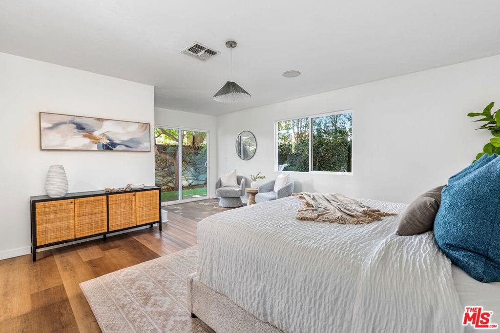 3917 Beethoven Street, Los Angeles, CA 90066