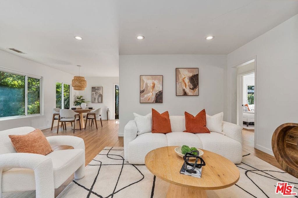 3917 Beethoven Street, Los Angeles, CA 90066