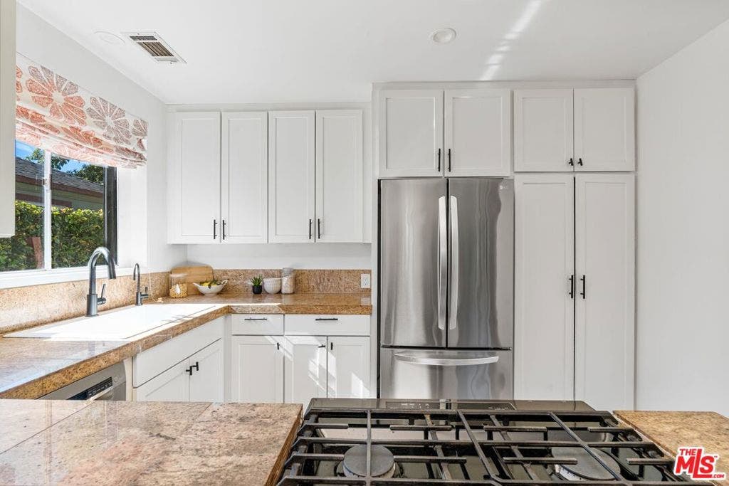 3917 Beethoven Street, Los Angeles, CA 90066