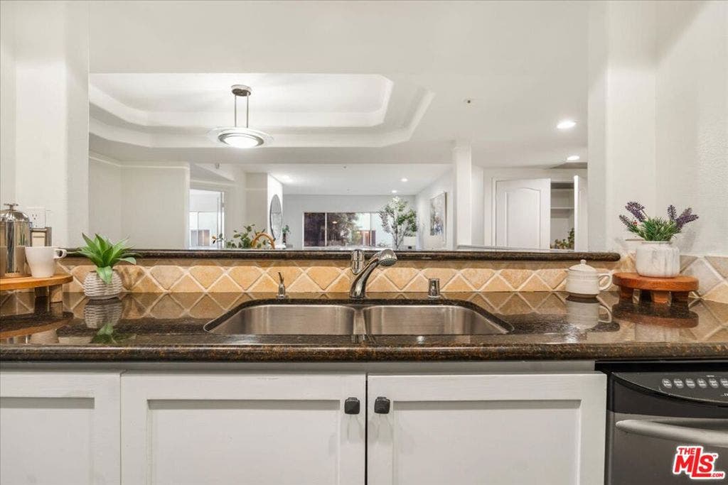 11855 Goshen Avenue, #104, Los Angeles, CA 90049