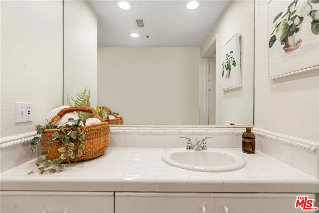 11855 Goshen Avenue, #104, Los Angeles, CA 90049
