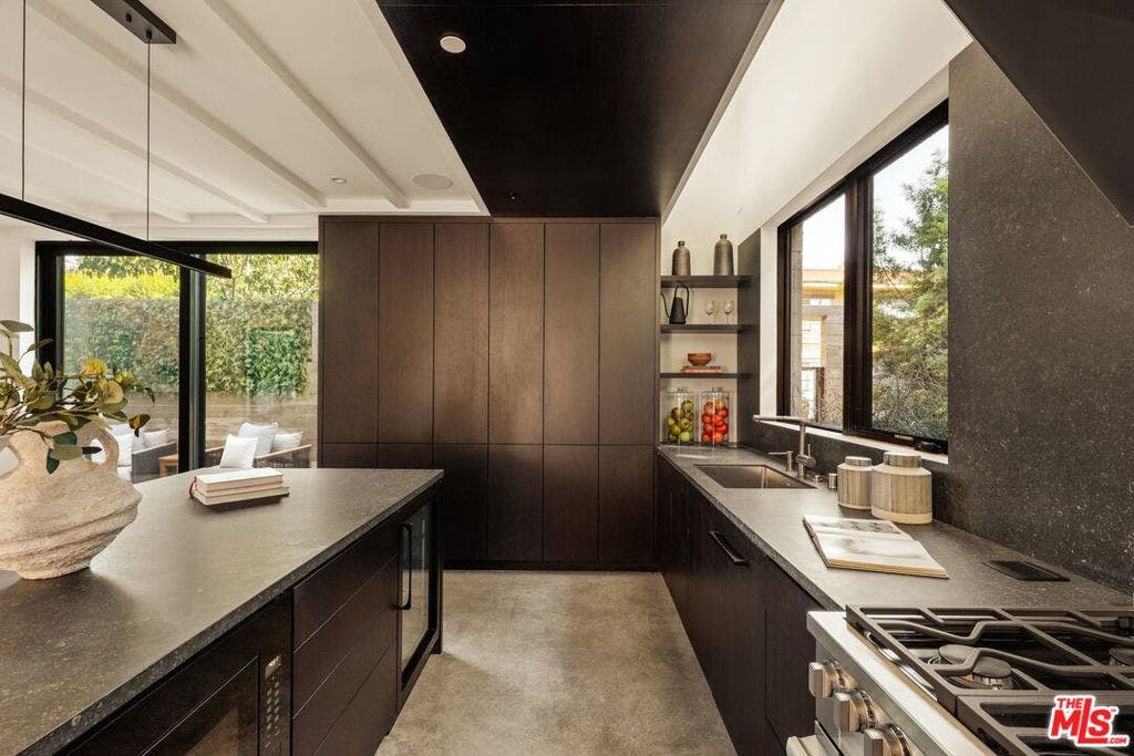 917 Hilldale Avenue, West Hollywood, CA 90069