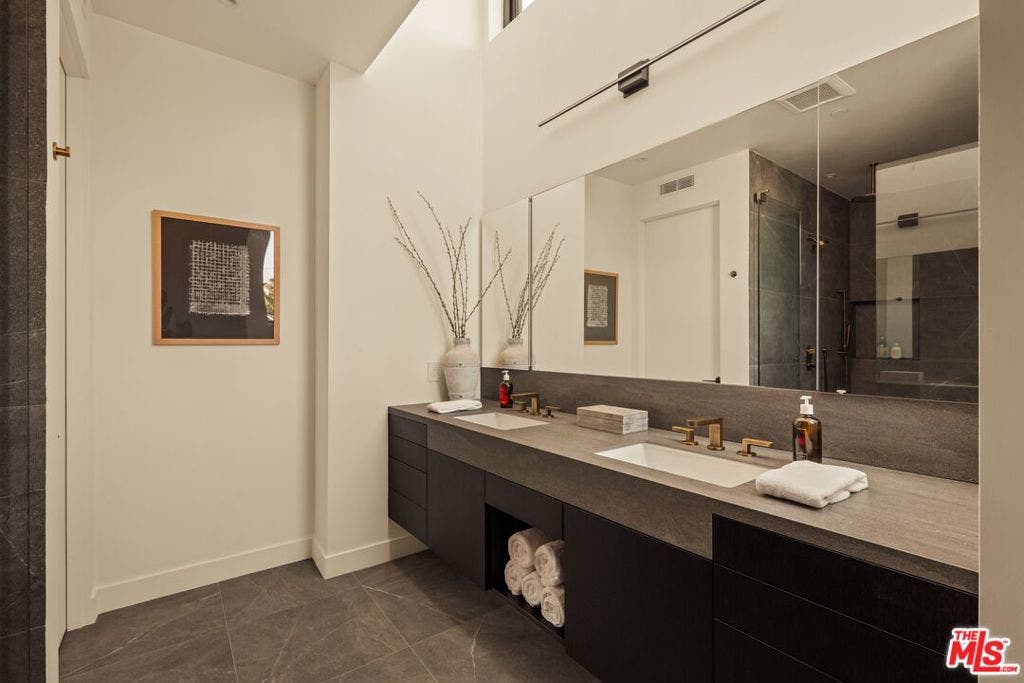 917 Hilldale Avenue, West Hollywood, CA 90069