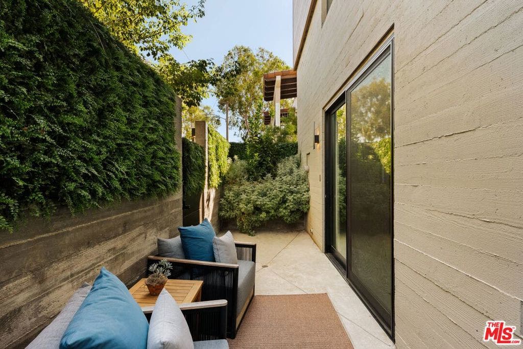917 Hilldale Avenue, West Hollywood, CA 90069