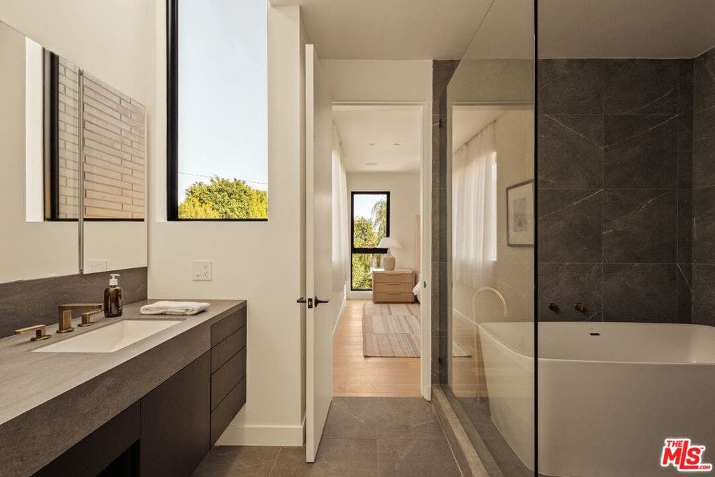 917 Hilldale Avenue, West Hollywood, CA 90069