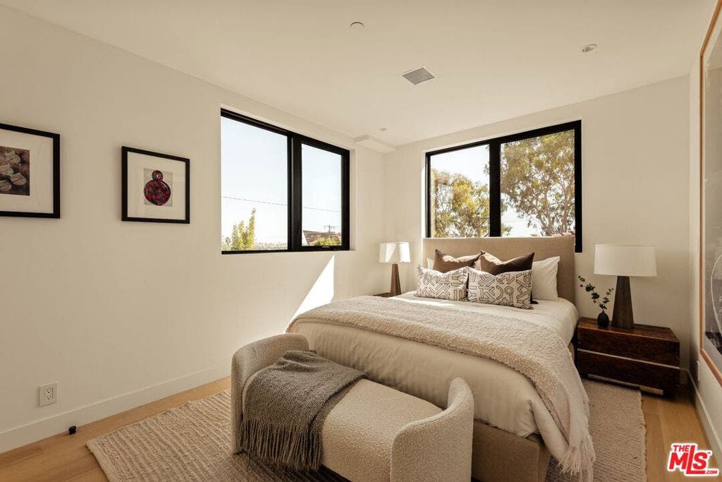 917 Hilldale Avenue, West Hollywood, CA 90069