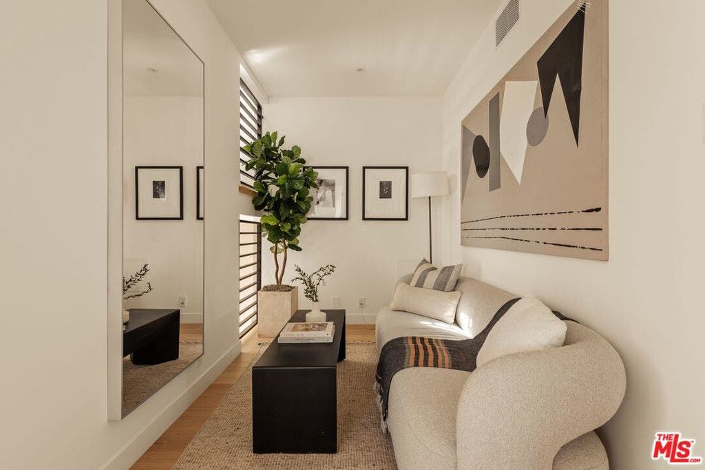 917 Hilldale Avenue, West Hollywood, CA 90069