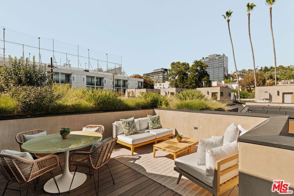 917 Hilldale Avenue, West Hollywood, CA 90069