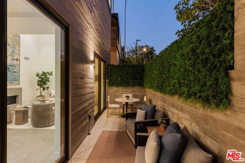 917 Hilldale Avenue, West Hollywood, CA 90069