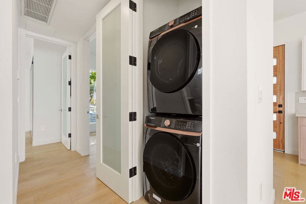10915 Massachusetts Avenue, Los Angeles, CA 90024 In Unit Laundry