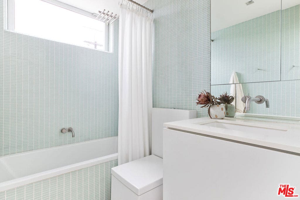 1201 CABRILLO Avenue, Venice, CA 90291