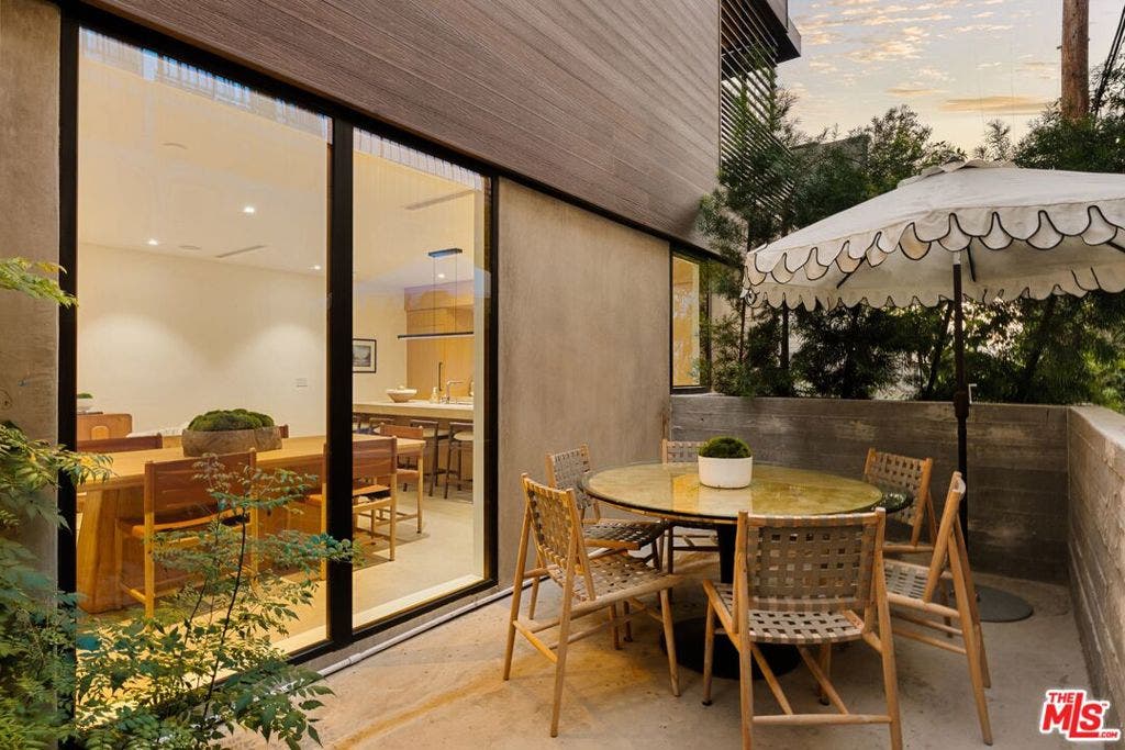 929 Hilldale Avenue, West Hollywood, CA 90069