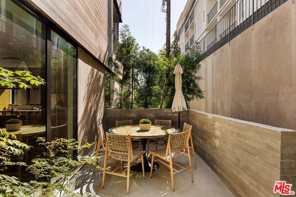 929 Hilldale Avenue, West Hollywood, CA 90069