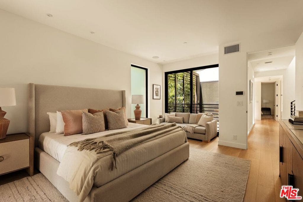 929 Hilldale Avenue, West Hollywood, CA 90069