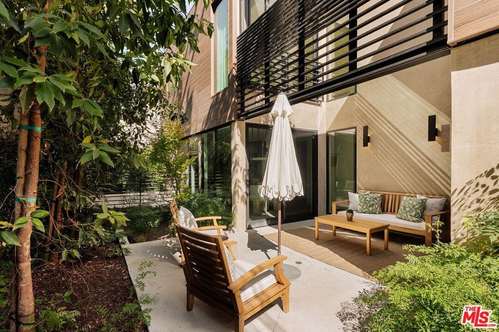 929 Hilldale Avenue, West Hollywood, CA 90069