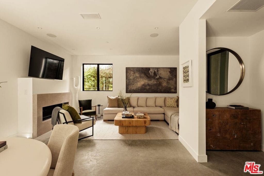 929 Hilldale Avenue, West Hollywood, CA 90069