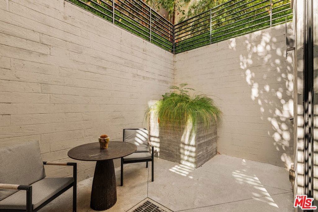 929 Hilldale Avenue, West Hollywood, CA 90069