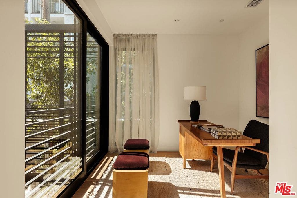 929 Hilldale Avenue, West Hollywood, CA 90069
