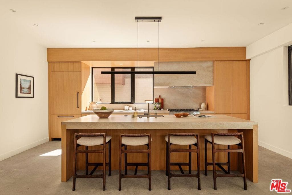 929 Hilldale Avenue, West Hollywood, CA 90069