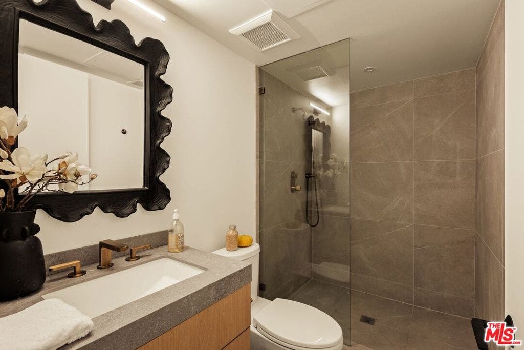 929 Hilldale Avenue, West Hollywood, CA 90069