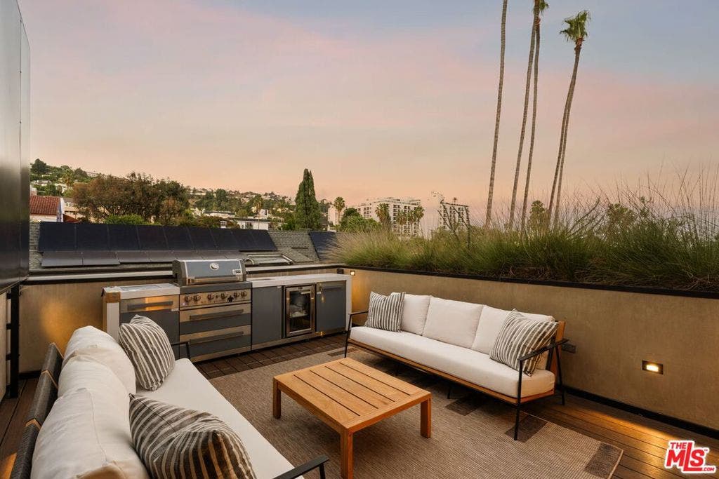 929 Hilldale Avenue, West Hollywood, CA 90069