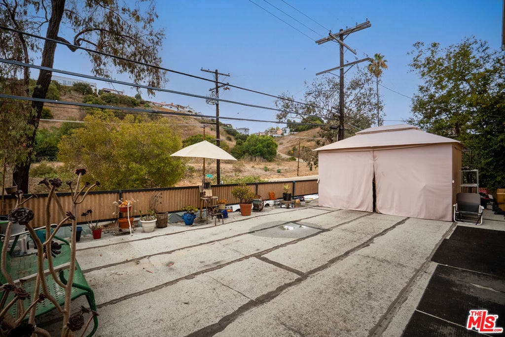 4143 Don Tomaso Drive, #1, Los Angeles, CA 90008 4143 Don Tomaso Drive, #1, Los Angeles, CA 90008