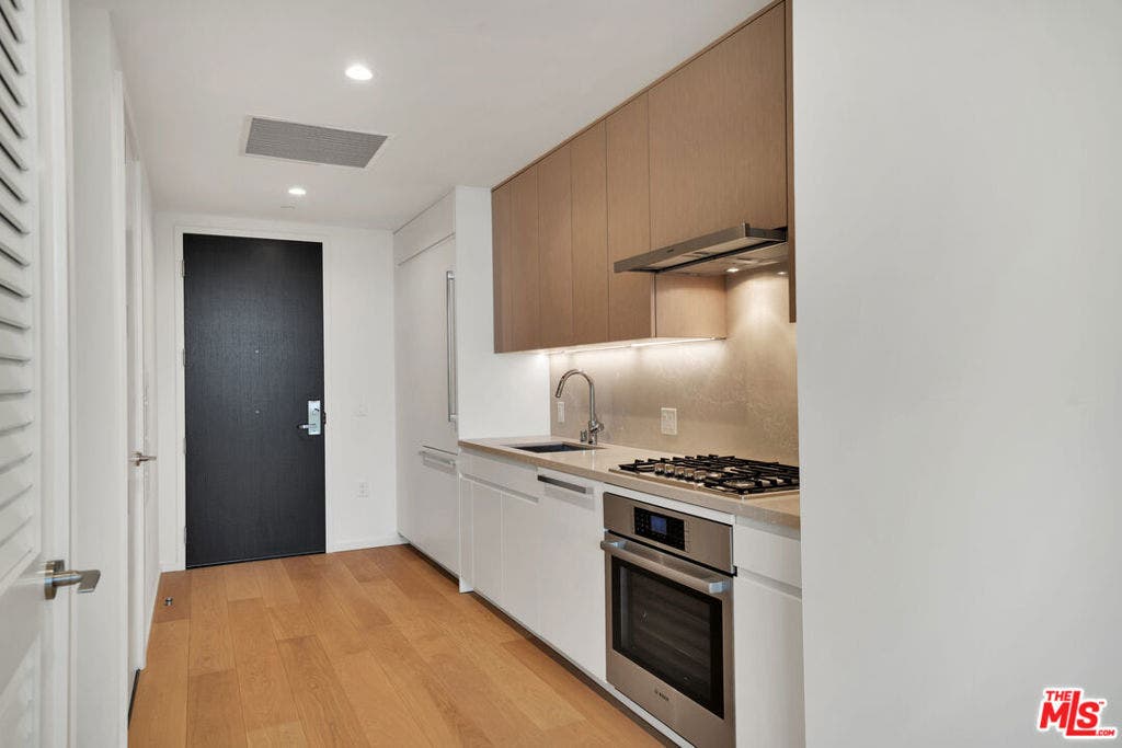 877 Francisco Street, #1020, Los Angeles, CA 90017