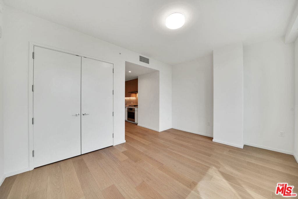 877 Francisco Street, #1020, Los Angeles, CA 90017