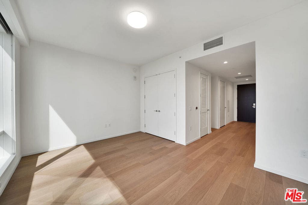 877 Francisco Street, #1020, Los Angeles, CA 90017