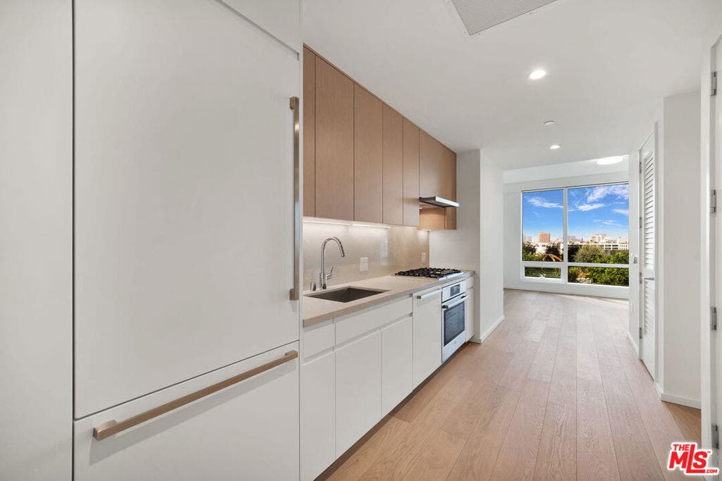 877 Francisco Street, #1020, Los Angeles, CA 90017