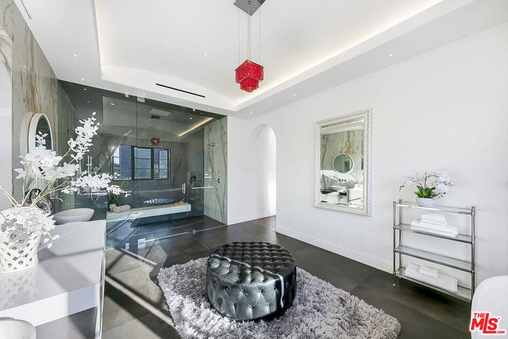 2321 Castilian Drive, Los Angeles, CA 90068 2321 Castilian Drive, Los Angeles, CA 90068