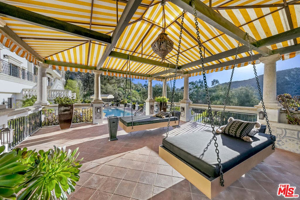 2321 Castilian Drive, Los Angeles, CA 90068 2321 Castilian Drive, Los Angeles, CA 90068