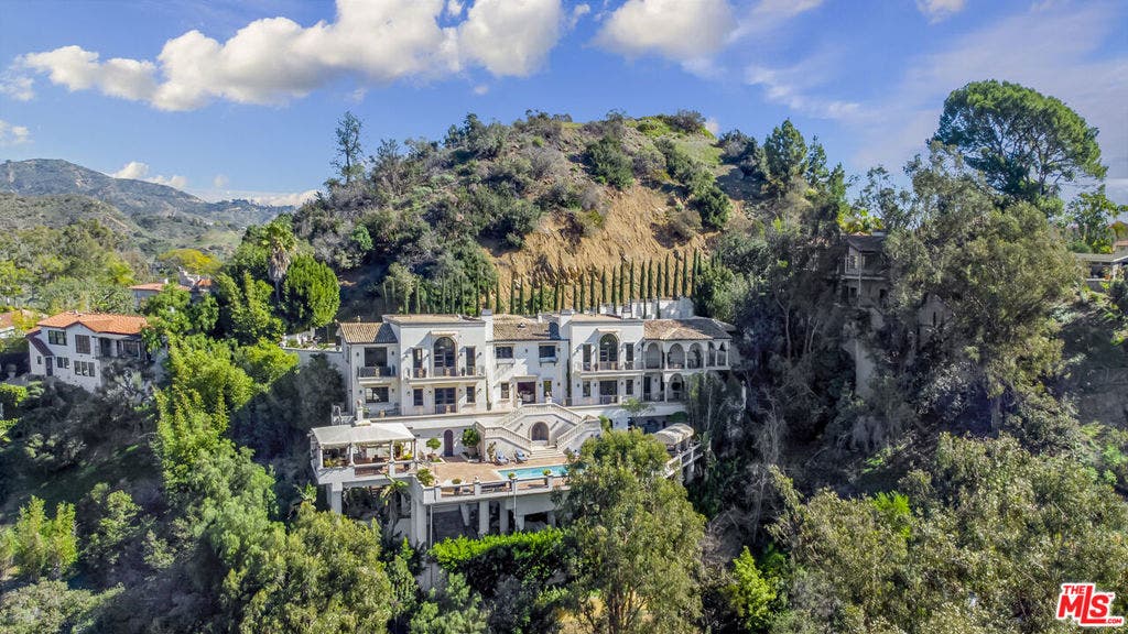 2321 Castilian Drive, Los Angeles, CA 90068 2321 Castilian Drive, Los Angeles, CA 90068