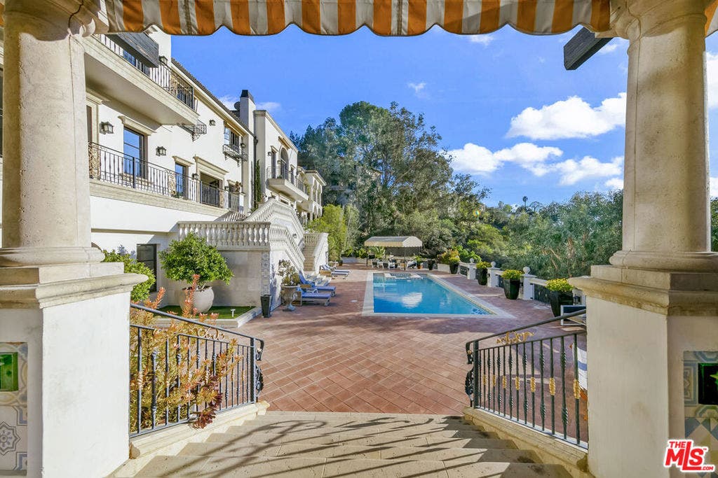 2321 Castilian Drive, Los Angeles, CA 90068 2321 Castilian Drive, Los Angeles, CA 90068