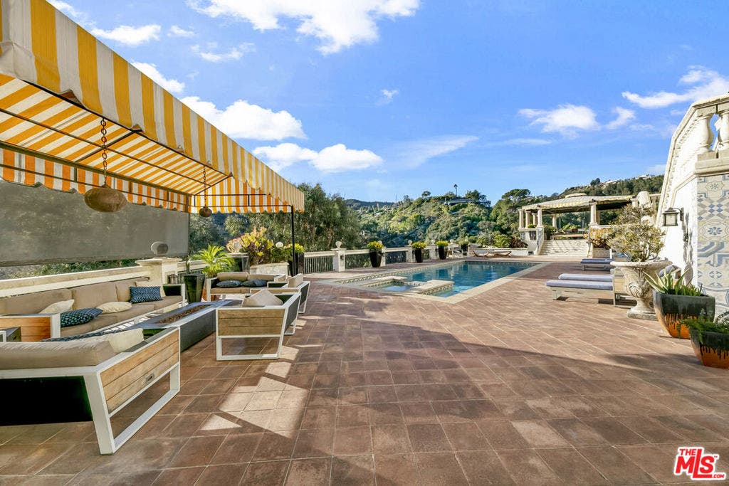 2321 Castilian Drive, Los Angeles, CA 90068 2321 Castilian Drive, Los Angeles, CA 90068