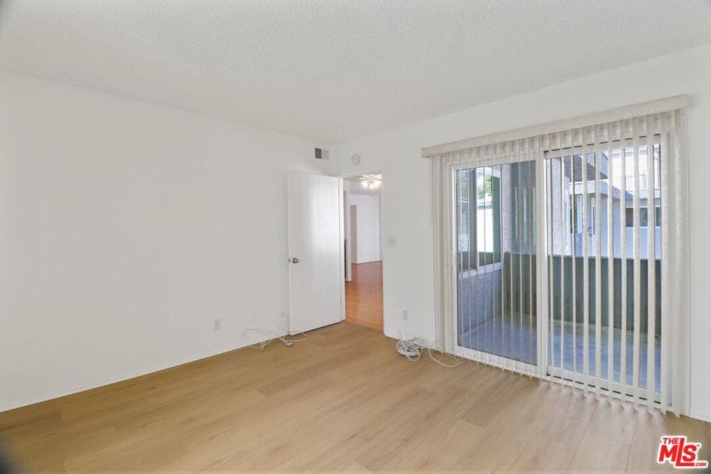 1242 BARRINGTON Avenue, #307, Los Angeles, CA 90025