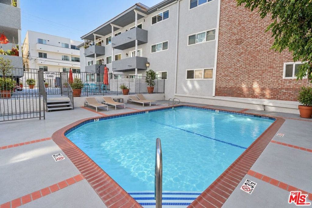 1242 BARRINGTON Avenue, #307, Los Angeles, CA 90025