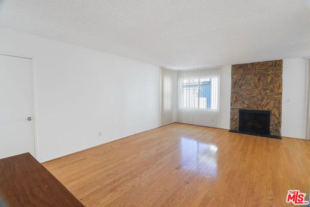 1242 BARRINGTON Avenue, #307, Los Angeles, CA 90025