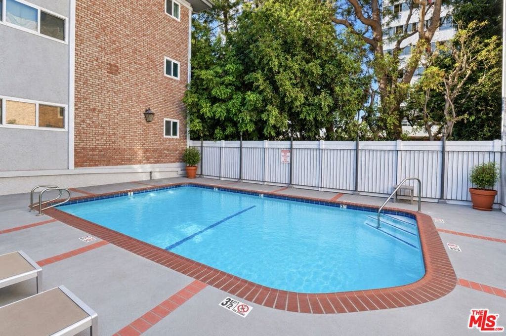 1242 BARRINGTON Avenue, #307, Los Angeles, CA 90025