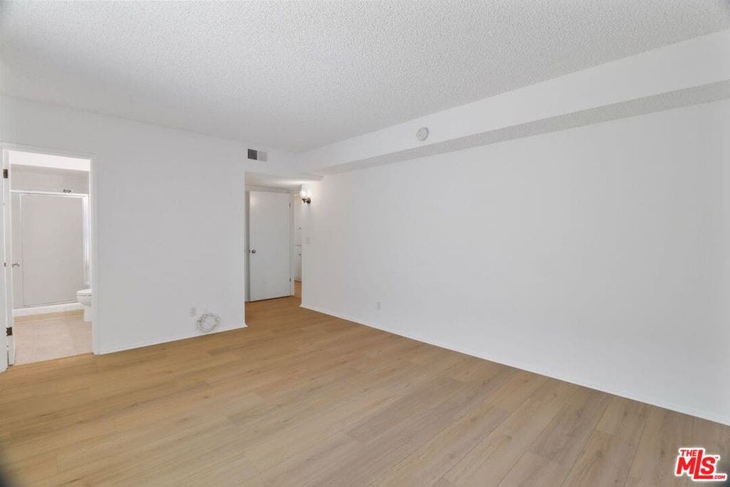 1242 BARRINGTON Avenue, #307, Los Angeles, CA 90025