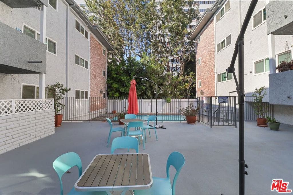 1242 BARRINGTON Avenue, #307, Los Angeles, CA 90025