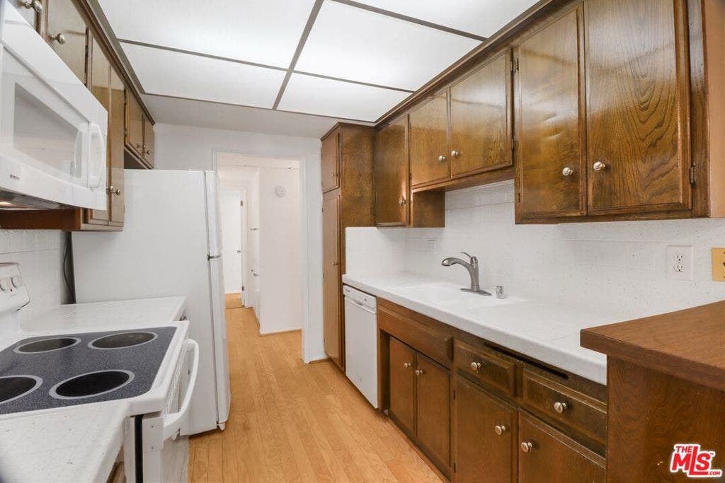 1242 BARRINGTON Avenue, #307, Los Angeles, CA 90025