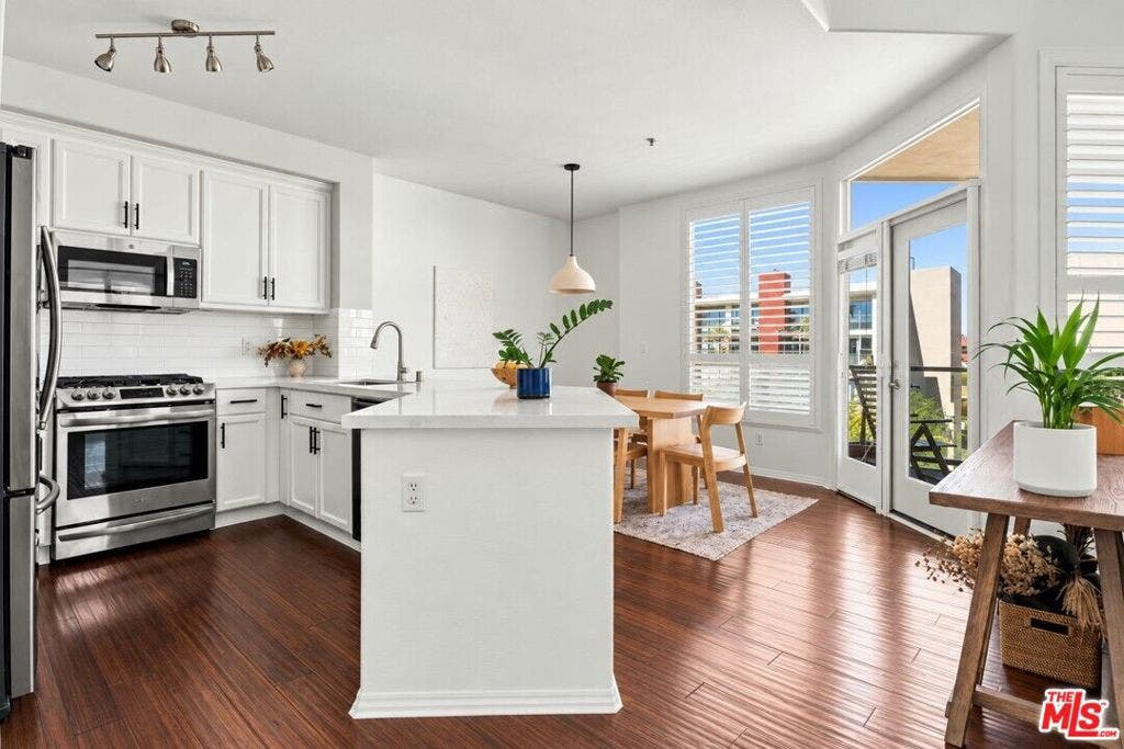 13044 Pacific Promenade, #408, Playa Vista, CA 90094 13044 Pacific Promenade, #408, Playa Vista, CA 90094