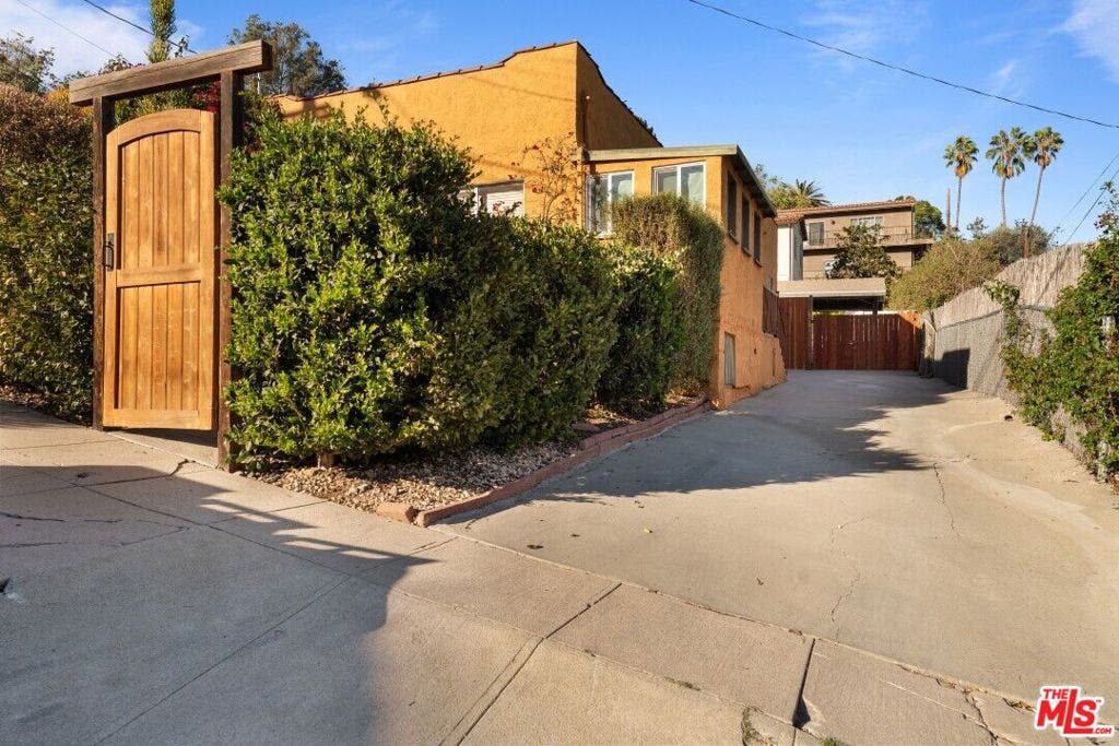 2223 Oak Glen Place, Los Angeles, CA 90039
